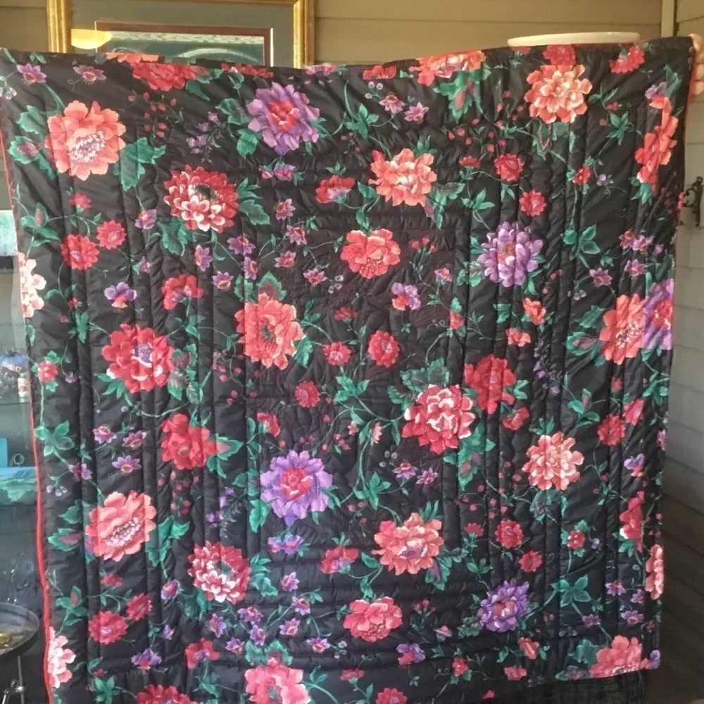 NWT Hand Crafted Tulip Time Quilt